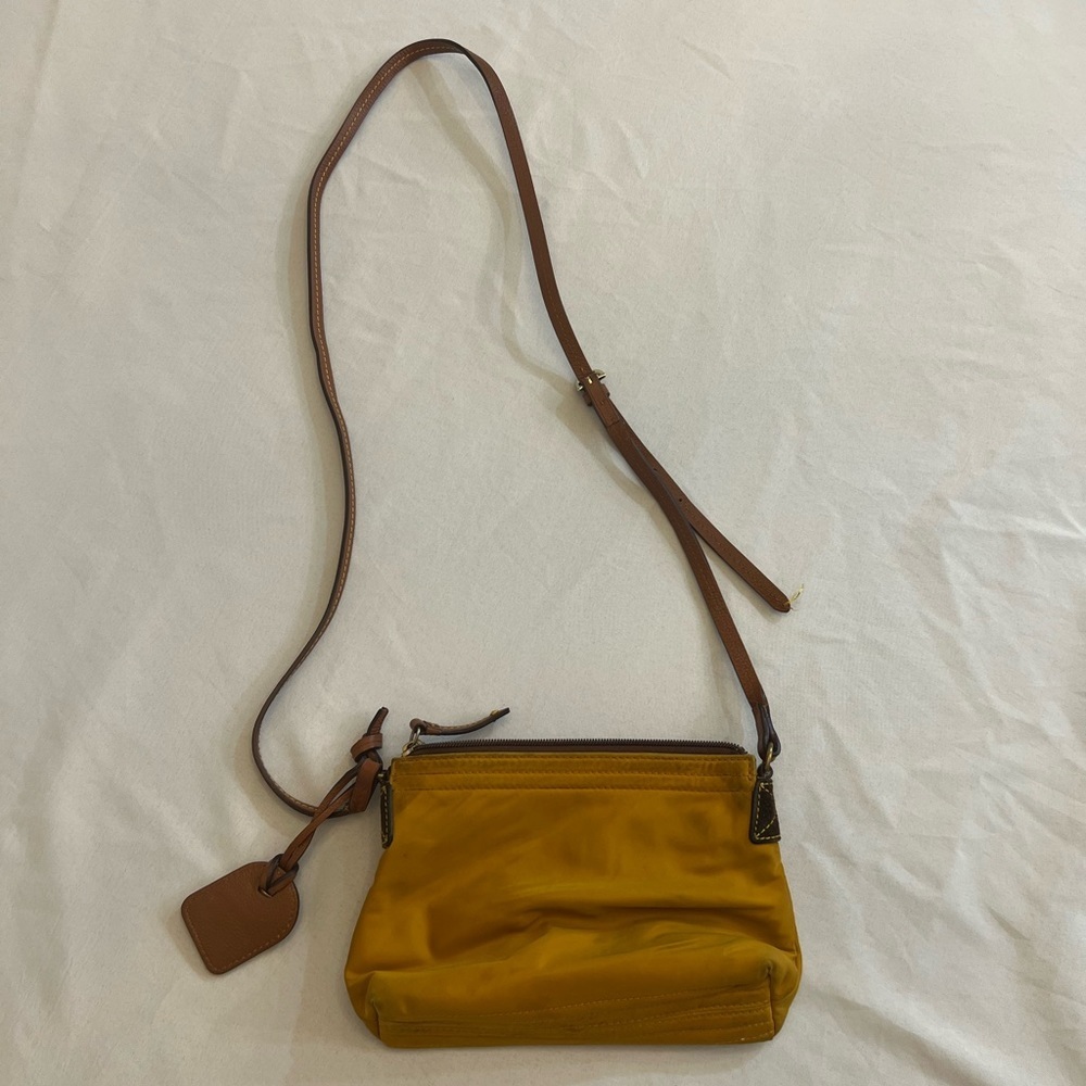 DOONEY AND BURKE Women’s Canvas Crossbody Purse, 6” x 9.5” - Picture 4 of 4